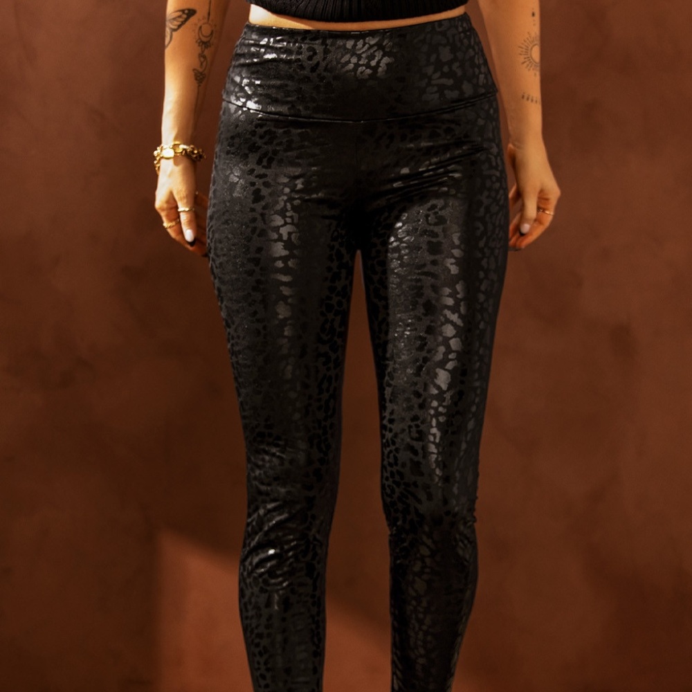 Black Shiny Leopard Textured Leggings